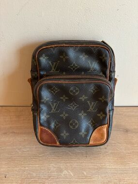Authentic Louis Vuitton monogram clutch